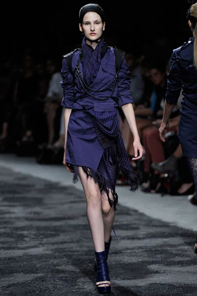 Look 16